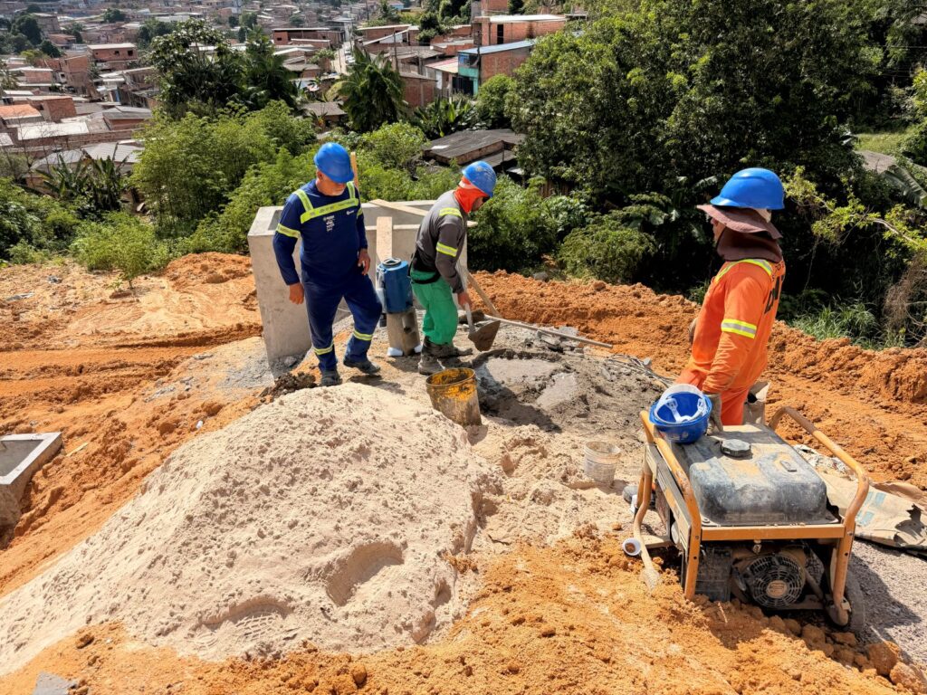 Prefeitura-de-Manaus-avanca-na-contencao-de-erosao-no-conjunto-Canaranas-e-intensifica-obras-de-recuperacao-em-areas-de-risco-4