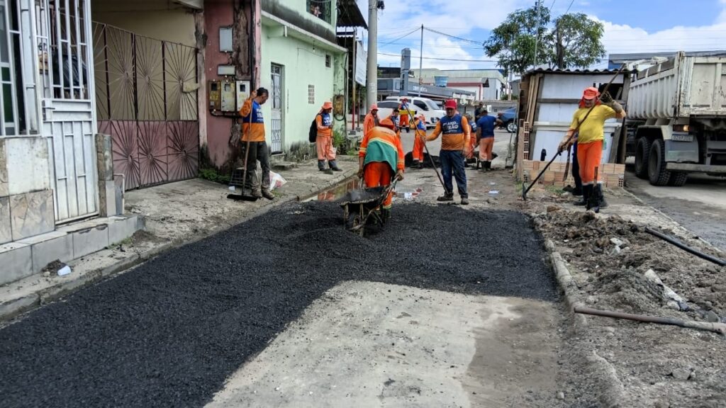 Prefeitura-de-Manaus-trabalha-na-recuperacao-asfaltica-da-avenida-Manaus-2000-e-melhora-mobilidade-da-area-3
