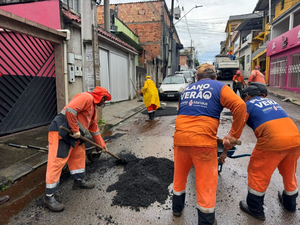 Prefeitura-de-Manaus-atende-solicitacao-de-moradores-e-recupera-rua-Loris-Cordovil-com-servicos-da-operacao-Tapa-Buracos-2