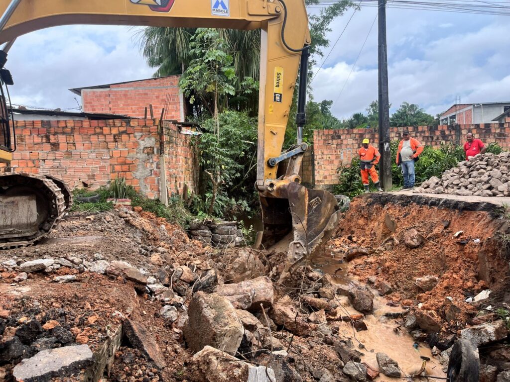 Prefeitura-de-Manaus-inicia-operacao-de-ampliacao-de-drenagem-na-comunidade-Parque-Riachuelo-no-Taruma-2