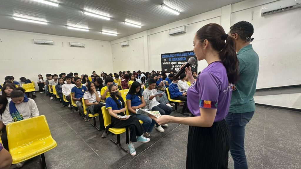 Prefeitura-de-Manaus-leva-campanha-Junho-Violeta-a-escola-municipal-e-reforca-conscientizacao-sobre-os-direitos-da-pessoa-idosa