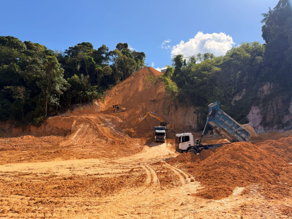 Prefeitura-de-Manaus-avanca-em-obra-de-contencao-de-erosao-na-rua-Topazio-e-reforca-seguranca-no-Jorge-Teixeira-4