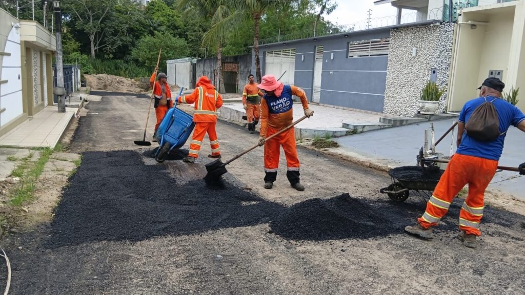 Prefeitura-de-Manaus-intensifica-recuperacao-asfaltica-na-rua-Minas-Gerais-e-fortalece-mobilidade-no-bairro-Flores