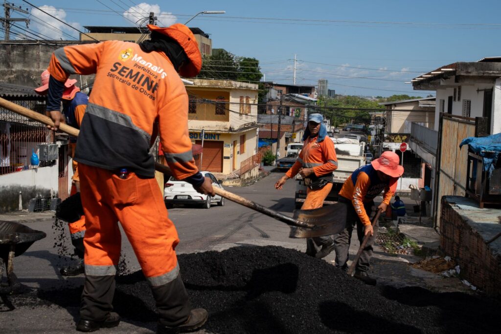 Prefeitura-de-Manaus-leva-operacao-Tapa-Buracos-ao-bairro-Sao-Jorge-e-recupera-a-rua-Barao-do-Rio-Branco-5