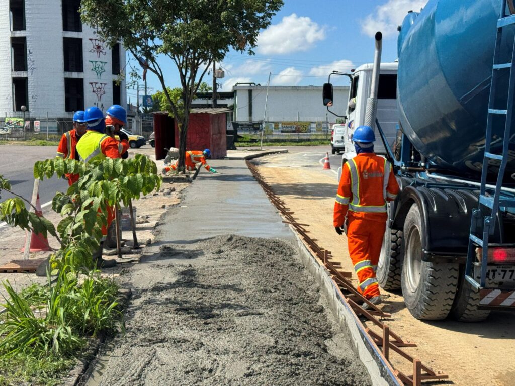 Prefeitura-de-Manaus-revitaliza-canteiro-central-da-avenida-Margarita-e-amplia-seguranca-e-qualidade-dos-espacos-publicos-na-zona-Norte-3