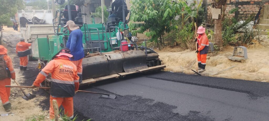 Prefeitura-de-Manaus-transforma-rua-que-antes-era-marcada-pelo-barro-em-nova-via-pavimentada-no-Taruma-2