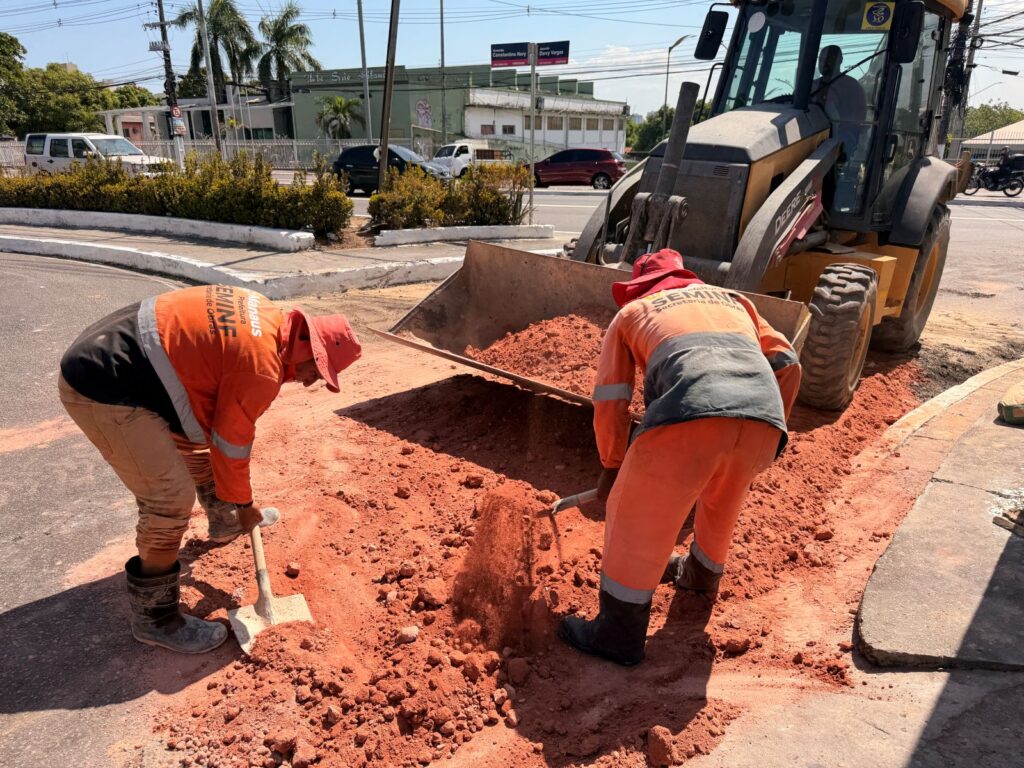 Prefeitura-de-Manaus-avanca-em-obra-emergencial-para-recuperar-galeria-subterranea-no-cruzamento-das-avenidas-Constantino-Nery-e-Darcy-Vargas-2